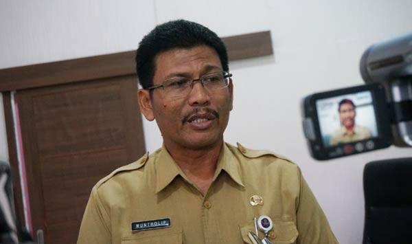 Muntholip, Kepala Disdik Jombang. foto: rony suhartomo/ BANGSAONLINE