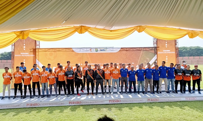 Jersey baru serta 25 pemain Persibo Bojonegoro resmi diluncurkan, Minggu (31/10/21), di Stadion Letjen H. Soedirman.