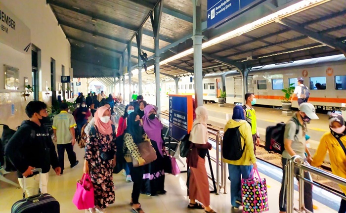 Ilustrasi penumpang kereta api.