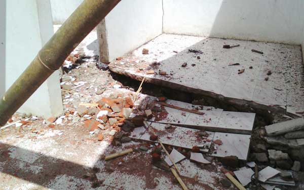 Kondisi rumah di Tulakan yang roboh.