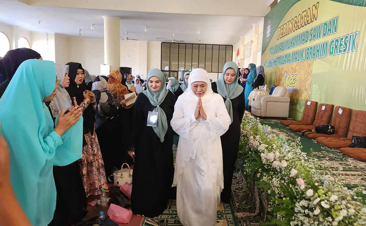 Gubernur Khofifah saat menghadiri peringatan Maulid Nabi Muhammad SAW.