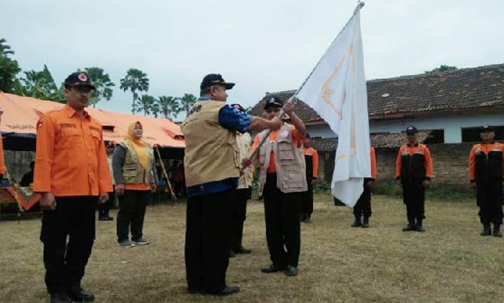 Pataka Destana Tsunami dari Bakorwil Malang Diserahkan Bakorwil Madiun