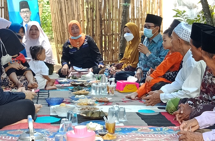 Tampak Aminurrokhman saat menampung aspirasi warga Blera.