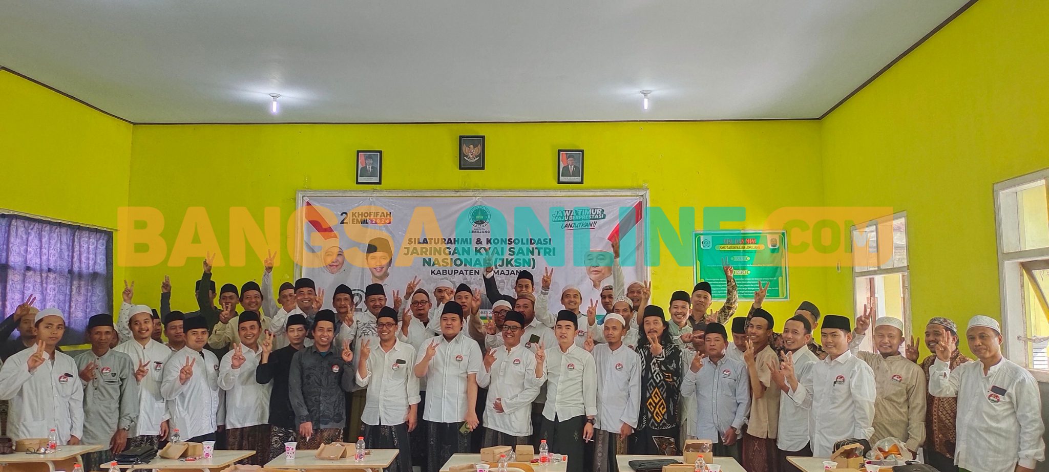 Deklarasi dan konsolidasi para kyai dan Gus (JKSN) se Lumajang dukung Khofifah-Emil. Foto: Imron Ghozali/BANGSAONLINE