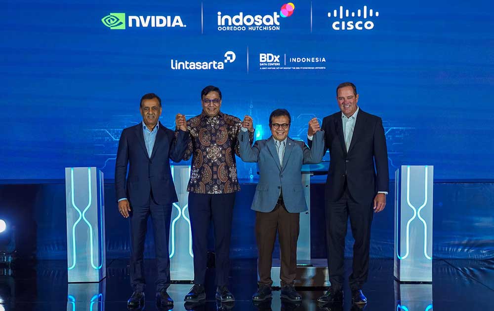 Foto bersama usai peresmian kolaborasi bidang AI antara Indosat, Cisco, dan NVIDIA.
