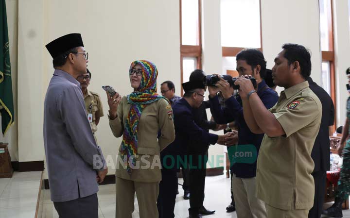 Kanang saat dikonfirmasi perihal rumor dirinya di-OTT KPK. foto: ZAINAL ABIDIN/ BANGSAONLINE