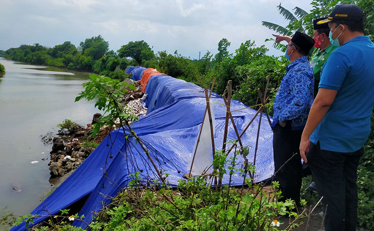 Plengsengan Sungai Kedunglarangan Ambrol, Perlu Penanganan Cepat Agar Kerusakan Tak Meluas