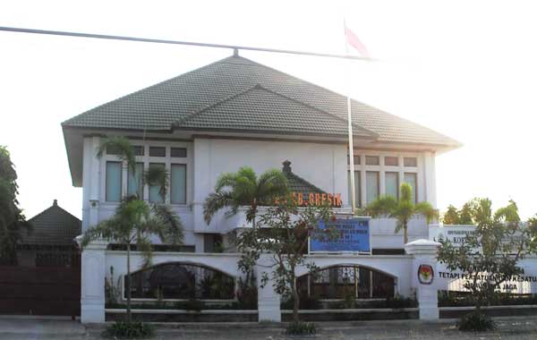Gedung PDAM Gresik. foto: tulengrahaamerta.com