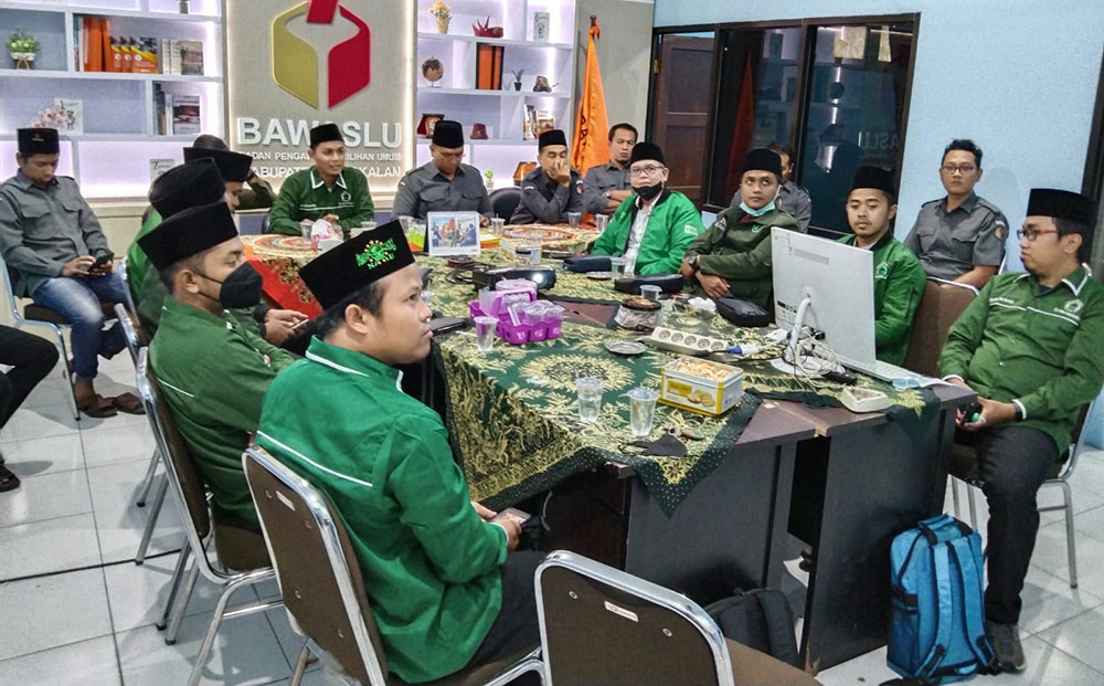 ISNU Cabang Kabupaten Bangkalan melakukan audiensi ke Kantor Bawaslu Kabupaten Bangkalan, Senin (15/8/2022).