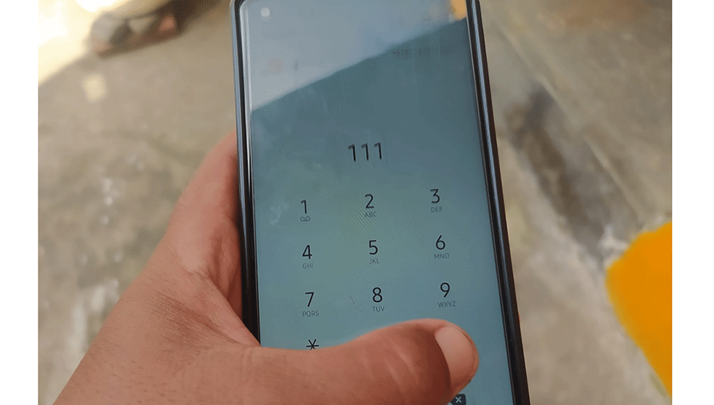  Ilustrasi penipuan melalui handphone