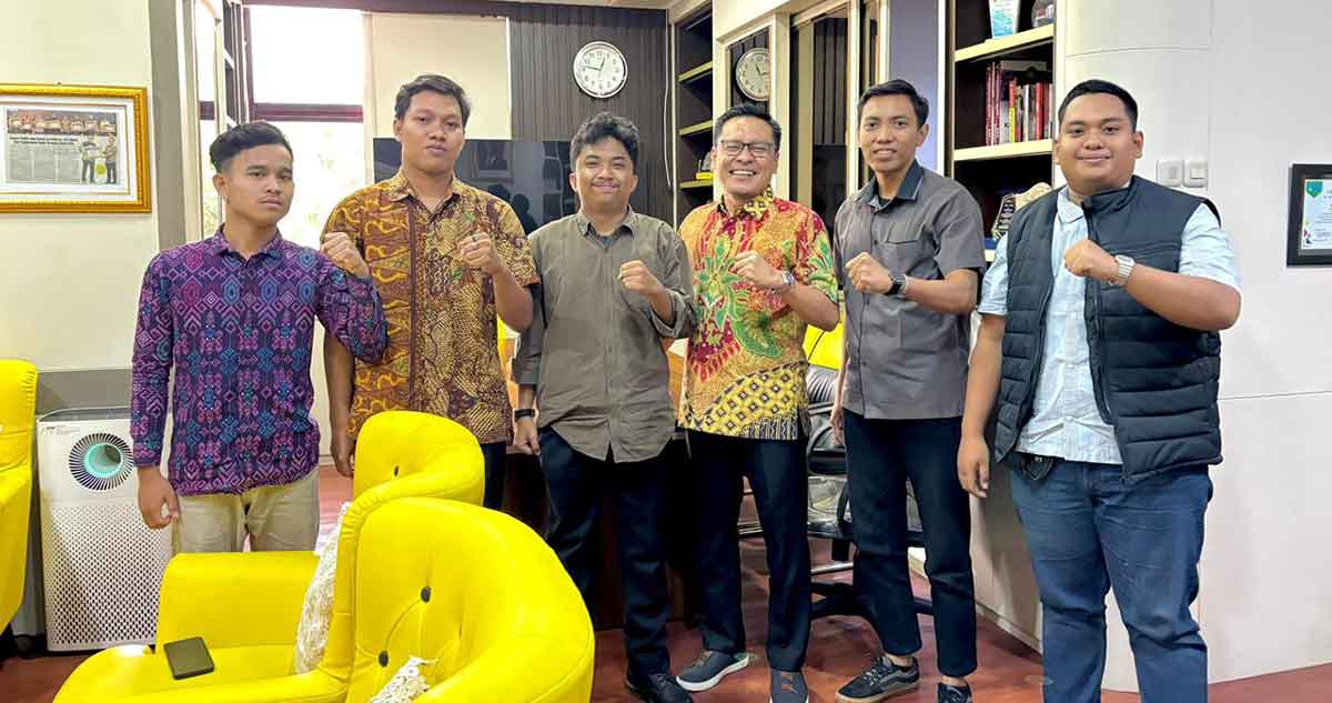 Pengurus GMNI saat bertemu dengan Wakil Ketua DPRD Surabaya, Arif Fathoni.