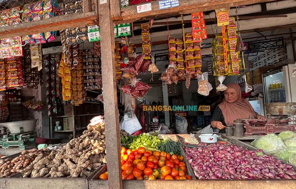 Beberapa harga sembako di Surabaya hari ini melonjak. Foto: Sulthon/BANGSAONLINE.