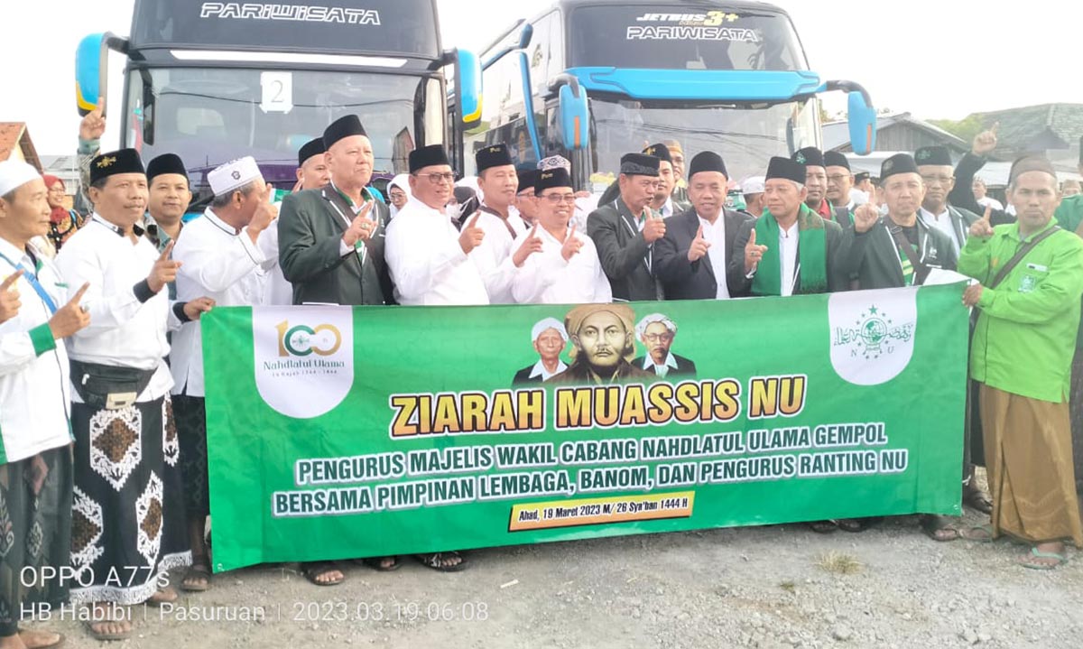 Ratusan Kader MWCNU Gempol Ziarah ke Makam Pendiri NU