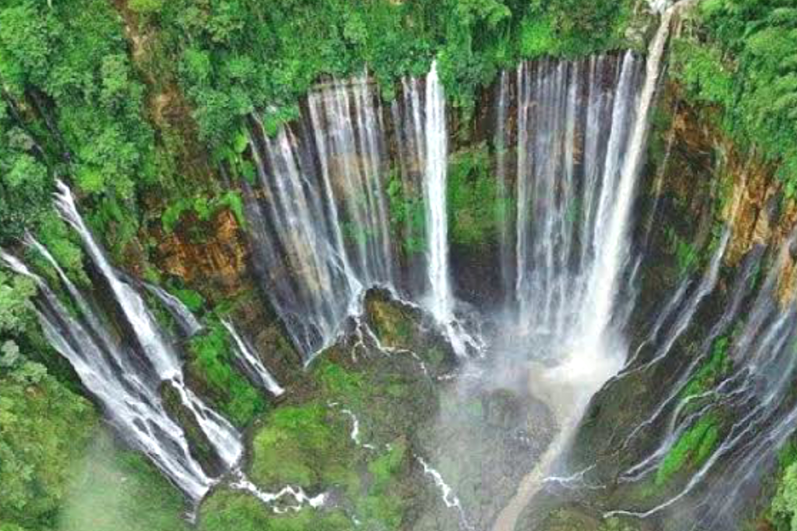 Wisata Alam Air Terjun Tumpak Sewu Lumajang