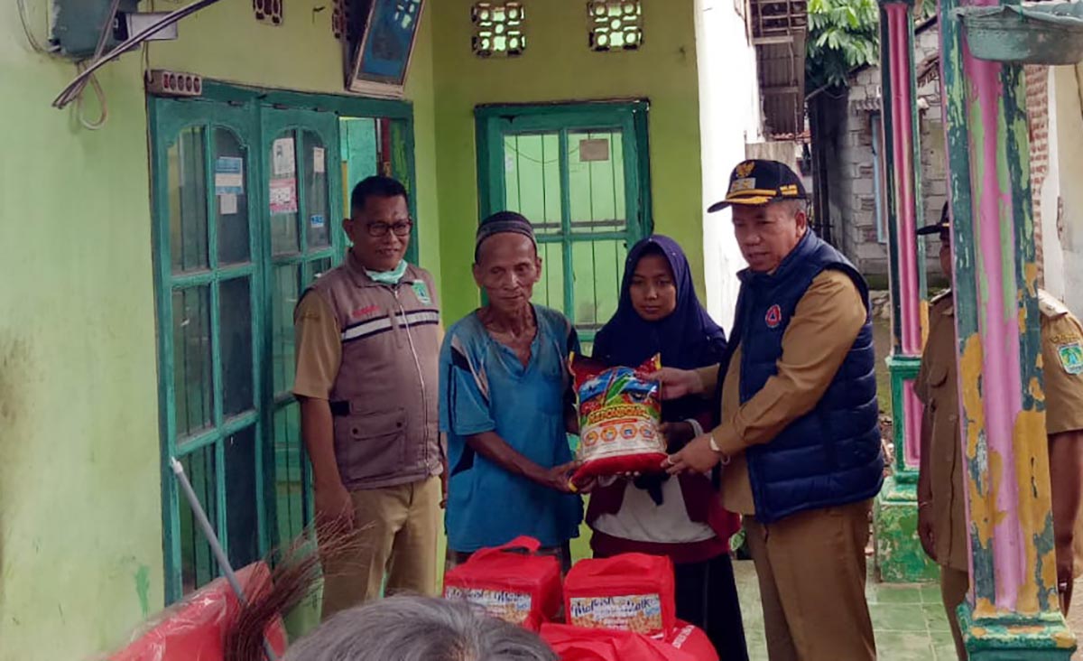 Kunjungi Rumah Warga Terdampak Bencana, Wabup Pasuruan Berikan Bantuan