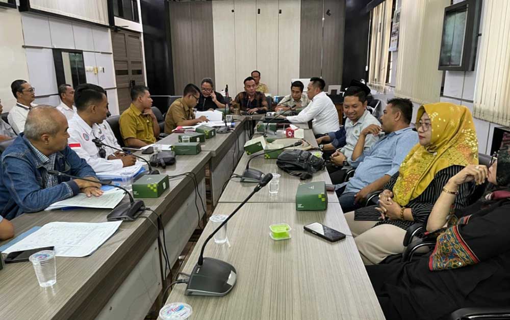 Ketua Komisi IV DPRD Gresik, Muhammad Zaifudin saat memimpin hearing. Foto: Ist.