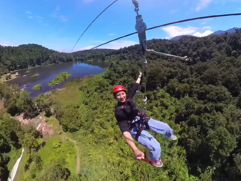 Wisata Baru di Sukabumi, Serunya Flying Fox Terpanjang di Indonesia. Foto: Ist