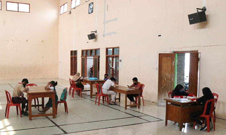 Suasana Aula Kelurahan Jamsaren, Kecamatan Pesantren, Kota Kediri. (foto: ist).