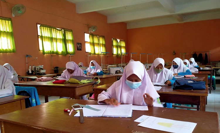 Uji Coba KBM tatap muka di salah satu sekolah. (foto: ist)