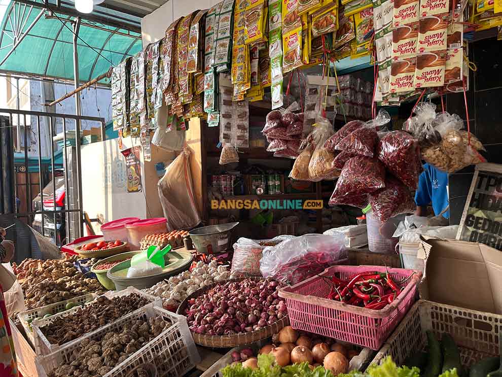 Rata-rata harga sembako di Jatim hari ini cenderung stabil. Foto: Sulthon/Bangsaonline.