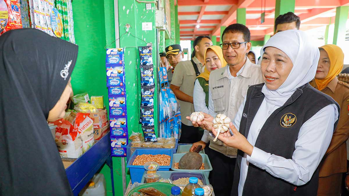 Peninjauan yang dilakukan Gubernur Khofifah di Pasar Banjarejo, Bojonegoro.