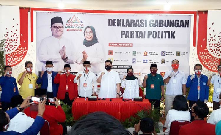 Deklarasi Gabungan 9 parpol dukung Dhito - Dewi. foto: MUJI HARJITA/ BANGSAONLINE