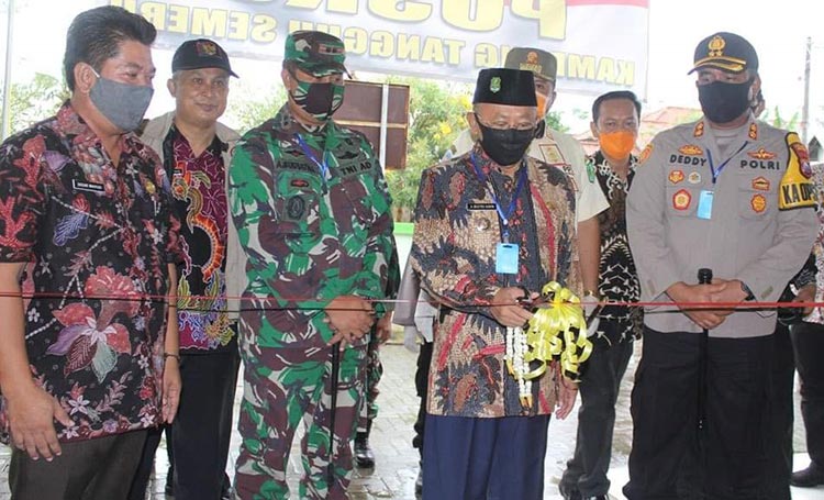 Bupati Sumenep, Dr. KH. A. Busyro Karim melakukan pembentukan Kampung Tangguh Semeru untuk menghadapi situasi pandemi Covid-19.
