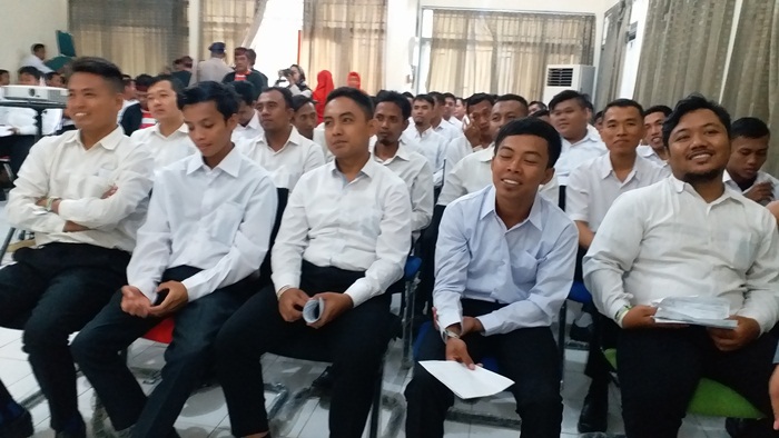 Peserta Ujian Seleksi Kompetensi Dasar (SKD) CPNS sesi pertama di hari pertama (Selasa, 18/2).

