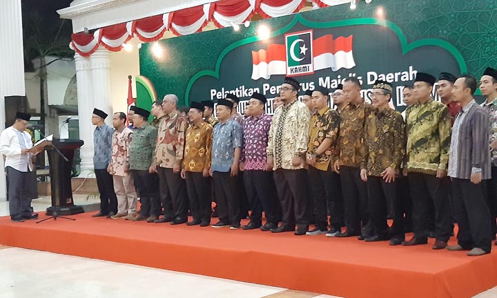 RESMI: Pelantikan pengurus KAHMI Kabupaten Sidoarjo periode 2020-2025, di Pendopo Delta Wibawa, Senin (17/2) malam. foto: MUSTAIN/ BANGSAONLINE