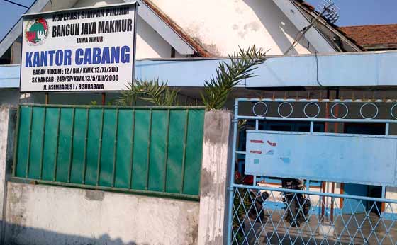Koperasi yang dibobol oleh kawanan pencuri. foto: rusmiyanto/BANGSAONLINE