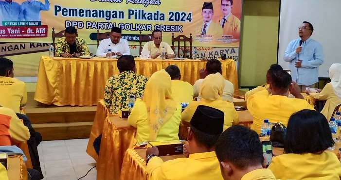 Bakal Cabup dan Cawabup Gresik, Yani-Alif, saat menggelar konsolidasi dengan keluarga besar Golkar Gresik. Foto: SYUHUD/ BANGSAONLINE