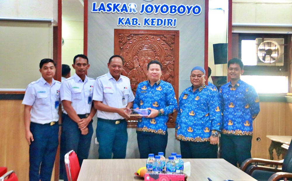 amankan-aset-rp522-miliar-kai-daop-7-madiun-terima-23-sertifikat-elektronik-dari-bpn-kediri