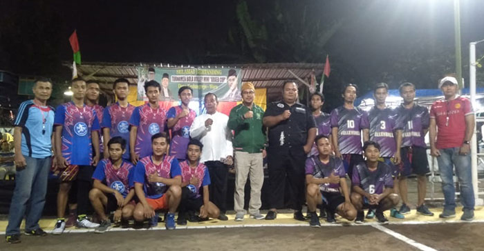 Turnamen bola voli di Desa Kedungrejo, Kecamatan Waru, Sidoarjo.