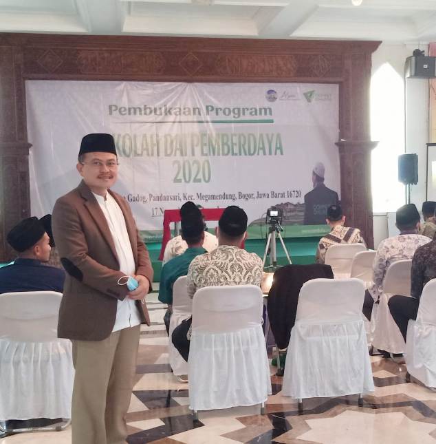 KH Khariri Makmun dalam acara Sekolah Dai Indonesia. foto: ist/ bangsaonline.com