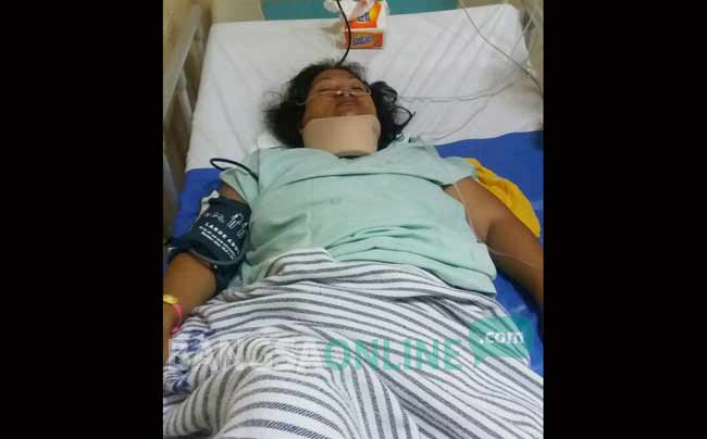 Korban Eni Yuliati (45) dirawat di RSUD Jombang. foto: arif kurniawan/ BANGSAONLINE