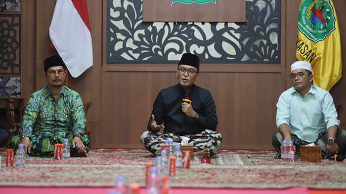 Bupati Baddrut Tamam saat silaturahmi ke ketua dan anggota DPRD Pamekasan.