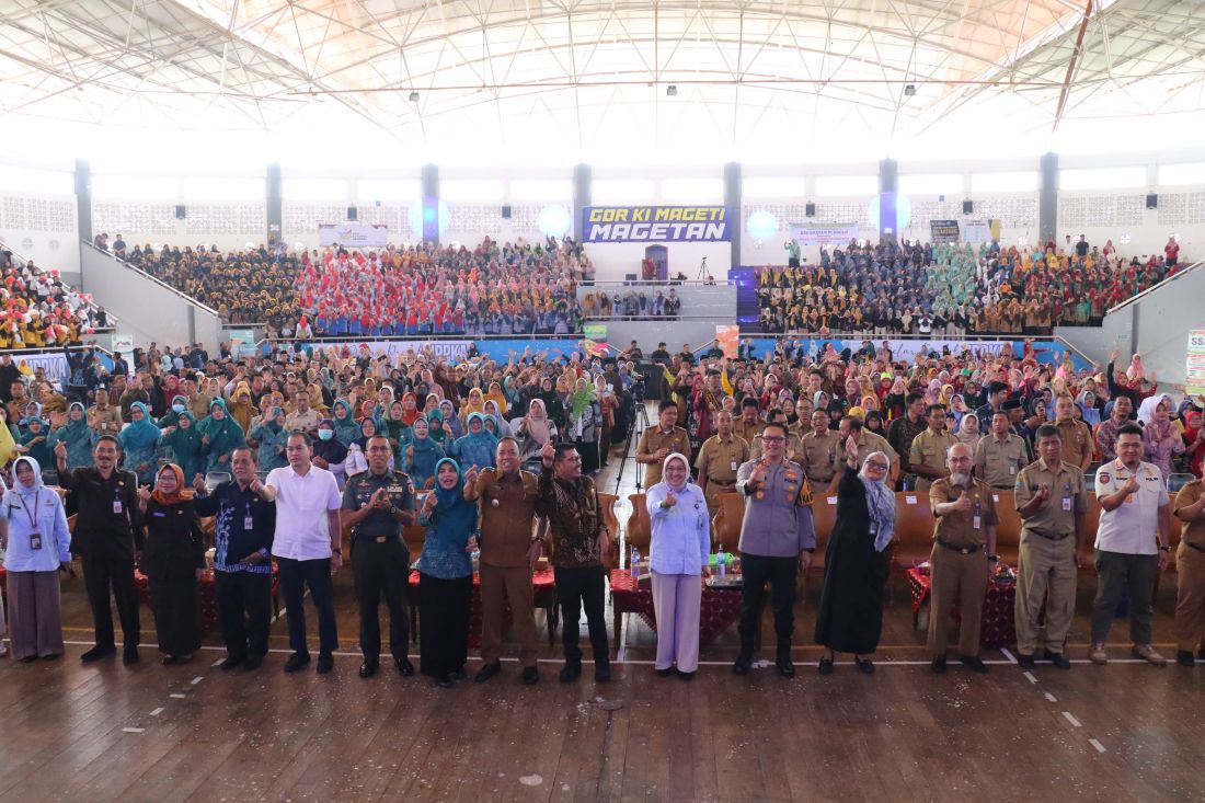 Kapolres Magetan Bersama jajaran Forkopimda Magetan dalam aksi Bangga Kencana