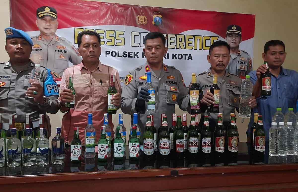 Razia Mobil Box, Polsek Kediri Kota Amankan Ratusan Botol Miras