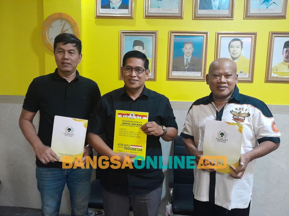Panitia SC memberikan penjelasan terkait Musda XI DPD Partai Golkar Sidoarjo, Kamis (7/8/2025). foto: Mustain/BANGSAONLINE