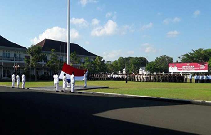 Suasana saat upacara bendera memperingati hari lahirnya Pancasila. (ist)