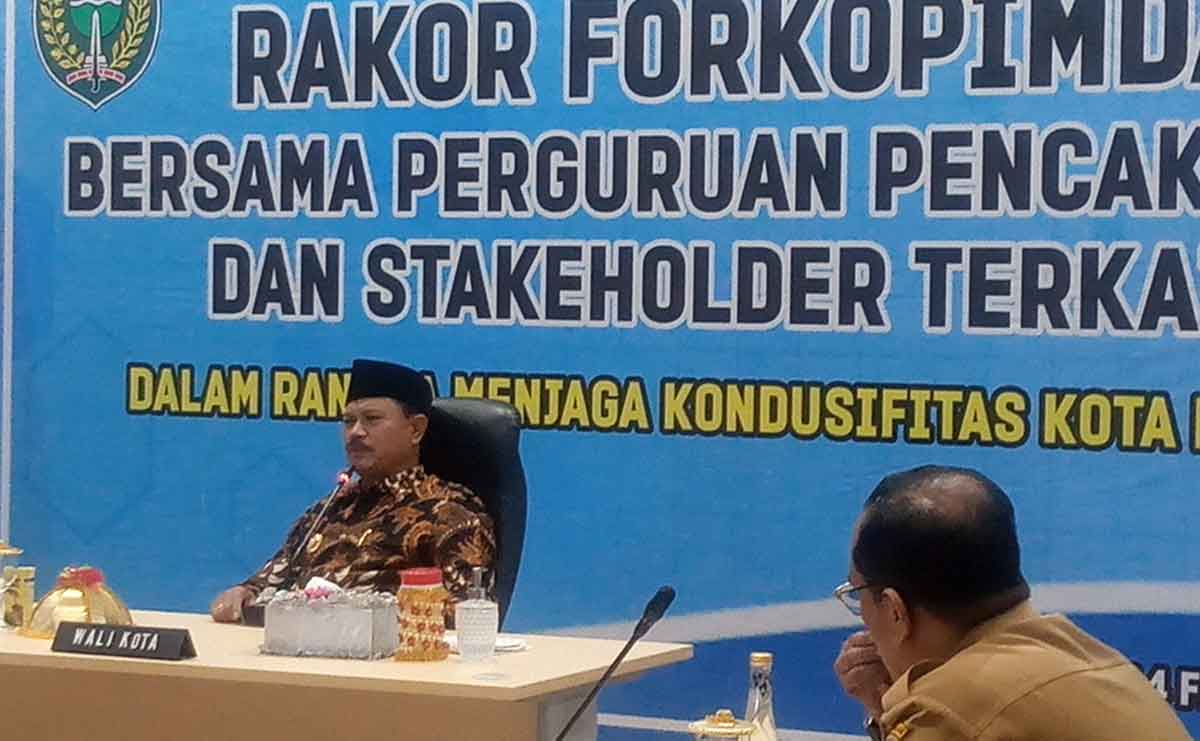 Wali kota Madiun, Maidi memimpin langsung jalannya Rakor. Foto: Hendro Suhartono/BANGSAONLINE.com
