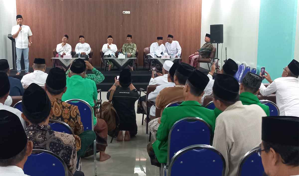 Doa bersama yang digelar dalam rangka memenangkan Muhammad Al Barra atau yang akrab disapa Gus Barra dalam Pilkada 2024 di Kabupaten Mojokerto.
