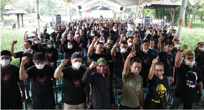Ratusan relawan desa di Jawa Timur memberikan dukungan Ganjar Presiden 2024.
