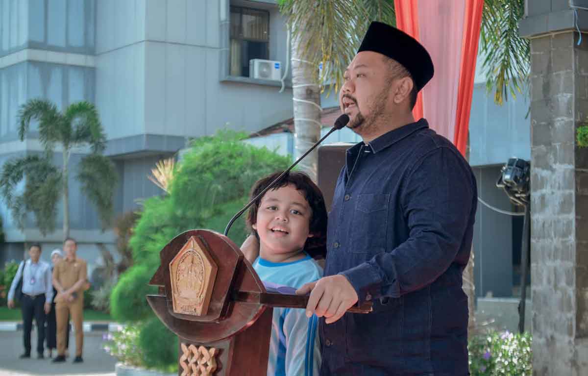 Bupati Gresik, Fandi Akhmad Yani, ketika memberi sambutan dalam peringatan Hari Disabilitas Internasional 2024. Foto: Ist
