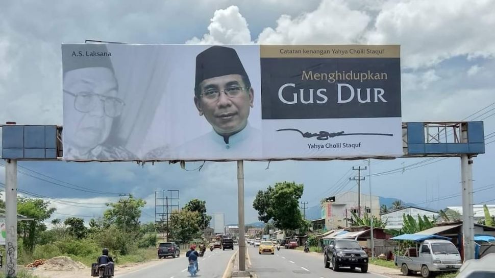 Baliho Yahya Cholil Staquf di sekitar arena Muktamar ke-34 NU di Lampung. Foto: istimewa