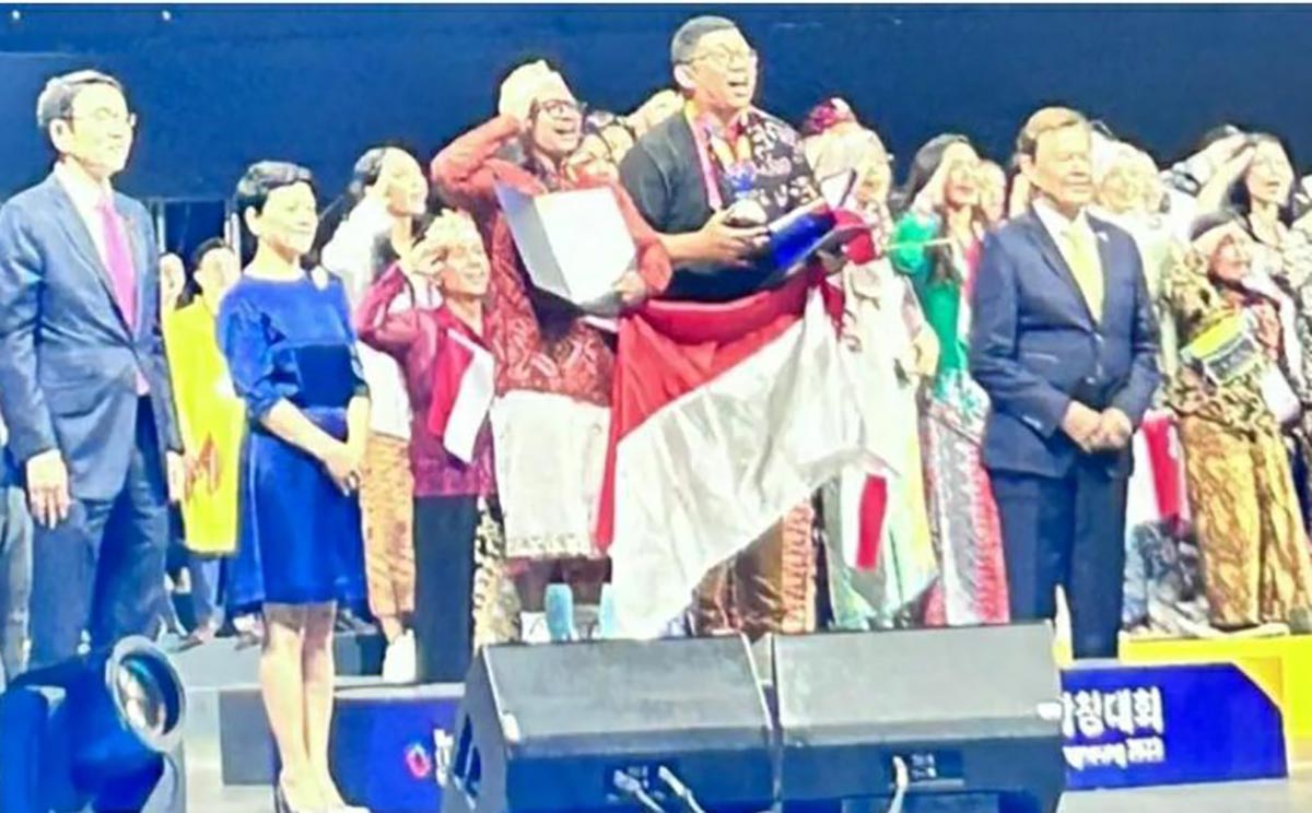Kelompok paduan suara Gita Bumi Shine Harmony Choir berhasil meraih prestasi membanggakan dengan menjuarai World Choir Games 2023 di Korea Selatan.