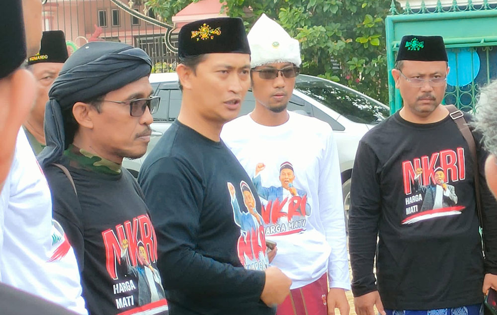 Pendukung KH Marzuki Mustamar yang berasal dari lintas daerah semakin solid menjelang Pemilihan Ketua Umum PBNU pada Muktamar 34 NU di Lampung. foto: DIDI ROSADI/ BANGSAONLINE