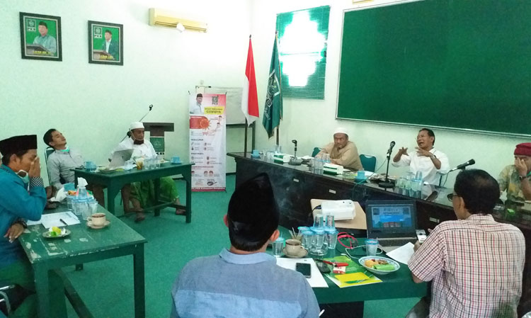 Rapat optimalisasi penanganan Covid-19 antara DPC PKB Bangkalan dengan Fraksi PKB di Graha Kebangkitan Bangsa, Selasa (14/4/2020).