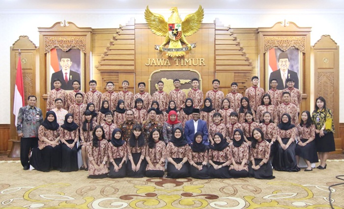 Gubernur Jatim Dukung Penuh Paduan Suara SMAN 15 di Kompetisi Budapest