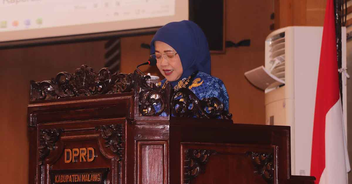 Wakil Bupati Malang saat menghadiri rapat paripurna.